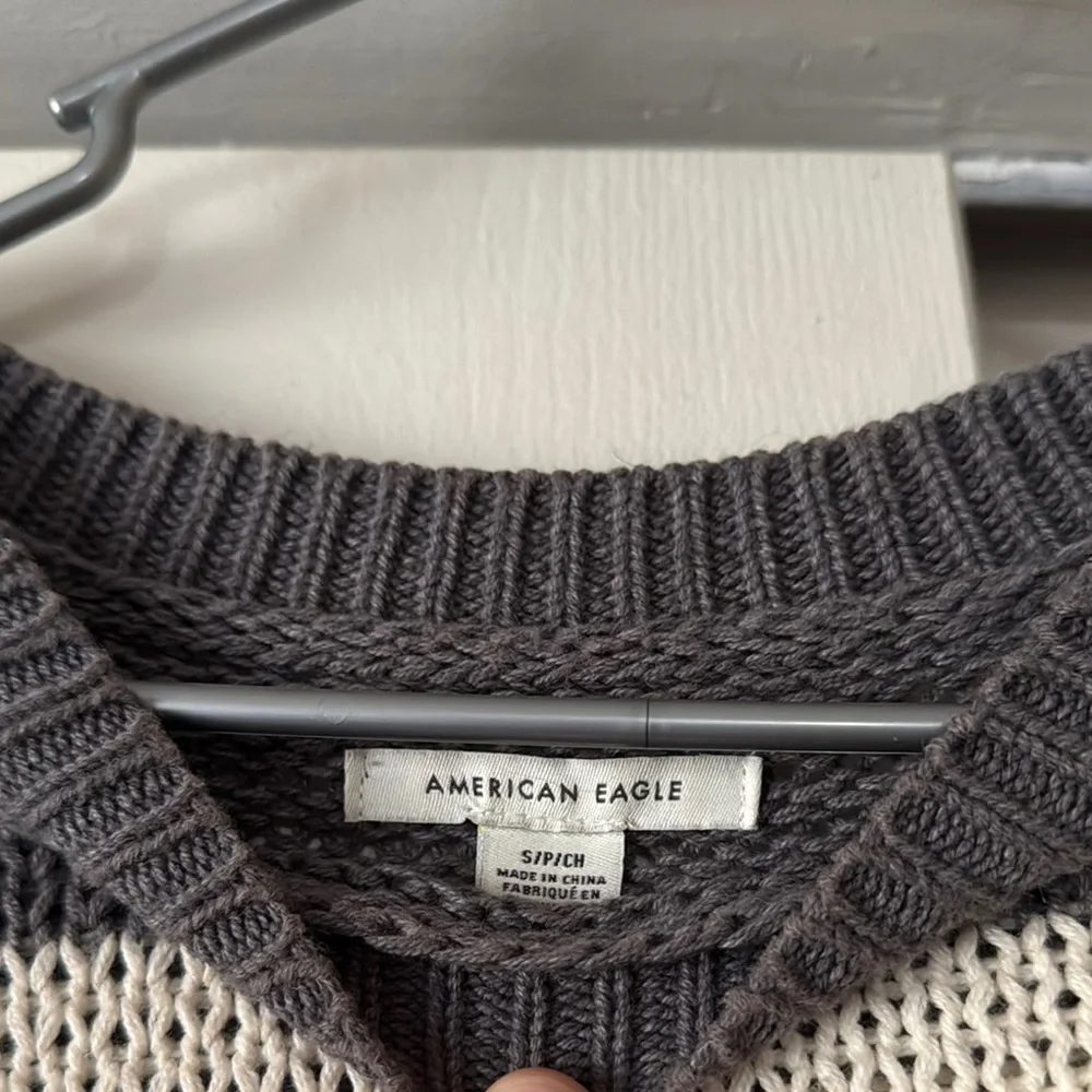 American Eagle Gray and Cream Sweater - Picture 3 of 6